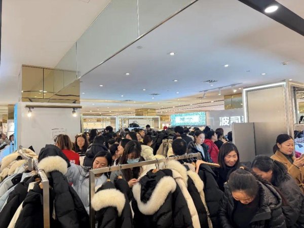 最好的配资平台 2025，一些线下商场开始绝地反击了